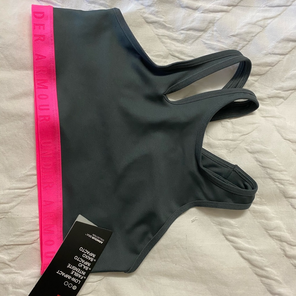 Small UNDER ARMOUR Sports Bra Gray Pink NWT.